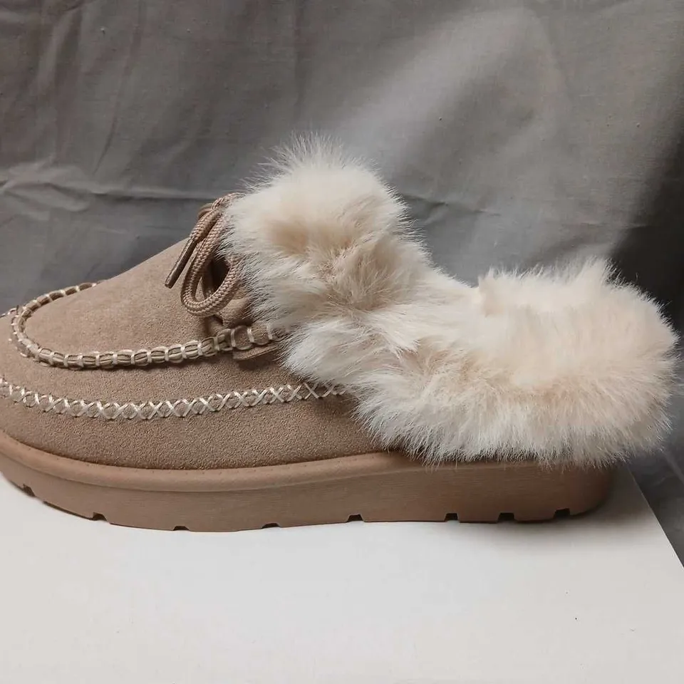 KHAKI FAUX-FUR MOCCASIN SLIPPERS – UK 7 (EU 40)