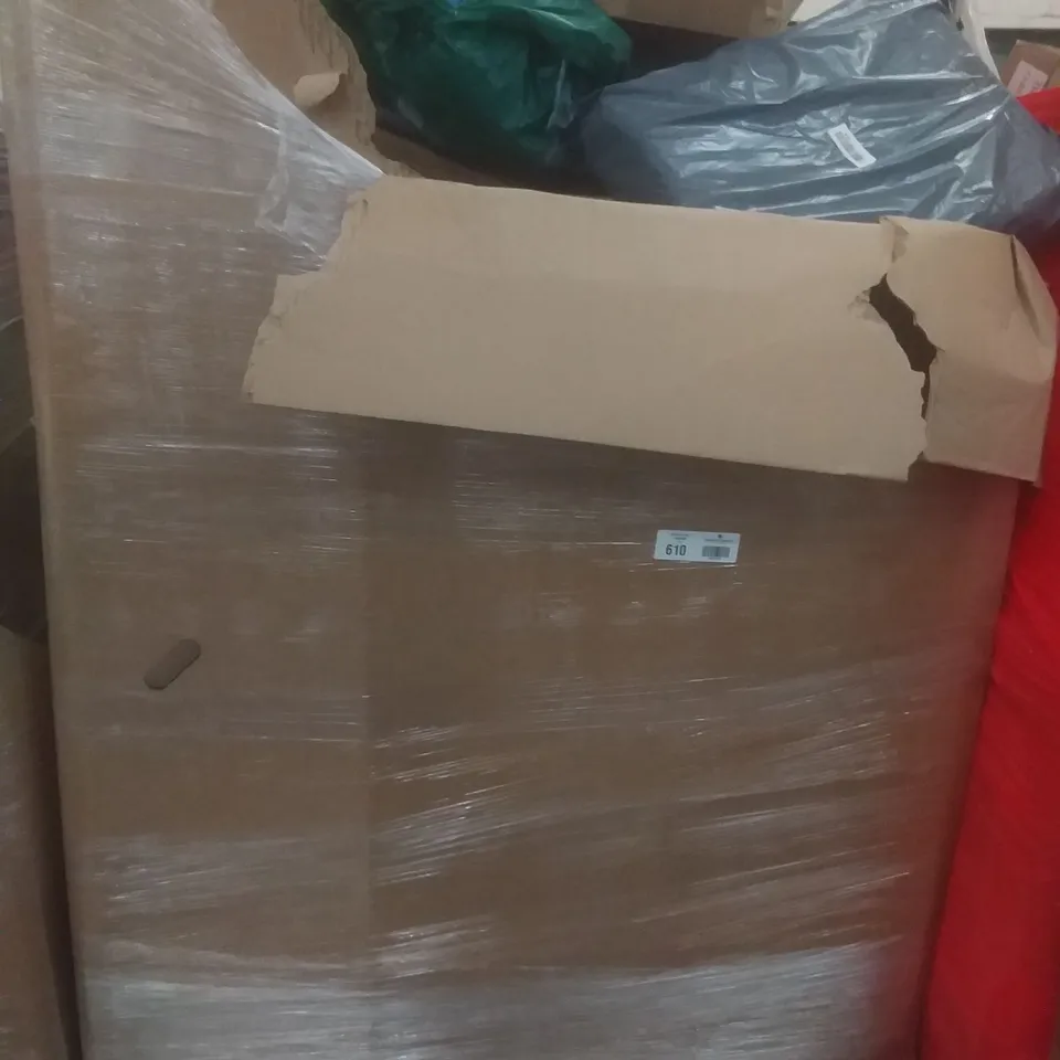 PALLET OF ASSORTED ITEMS INCLUDING SPRING LOADED TENSION ROD, DESK FAN, TABLE, CRAFT WOK PAN