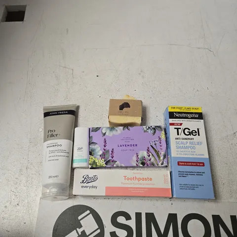 TOTE OF APPROXIMATELY 10 ASSORTED BEAUTY PRODUCTS INCLUDING JOHN FRIEDA SHAMPOO, BOOTS EVERYDAY MINT BREATH SPRAY AND BOOTS EVERYDAY TOOTHPASTE