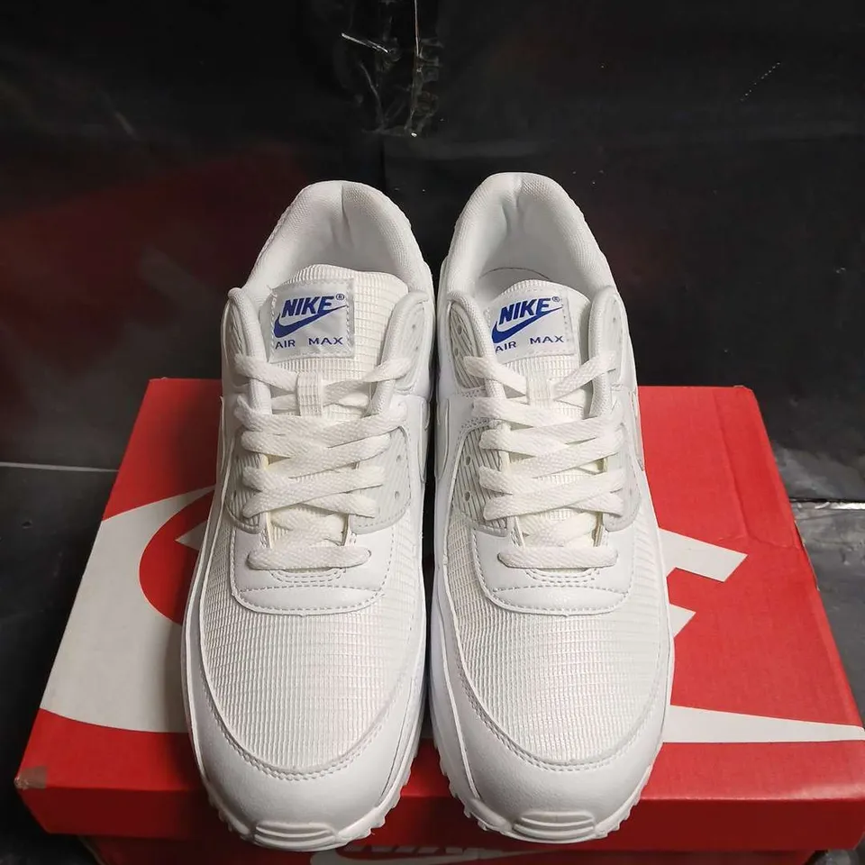 BOXED PAIR OF NIKE AIR MAX 90 WHITE TRAINERS – MEN'S UK 9.5 (US 10.5)