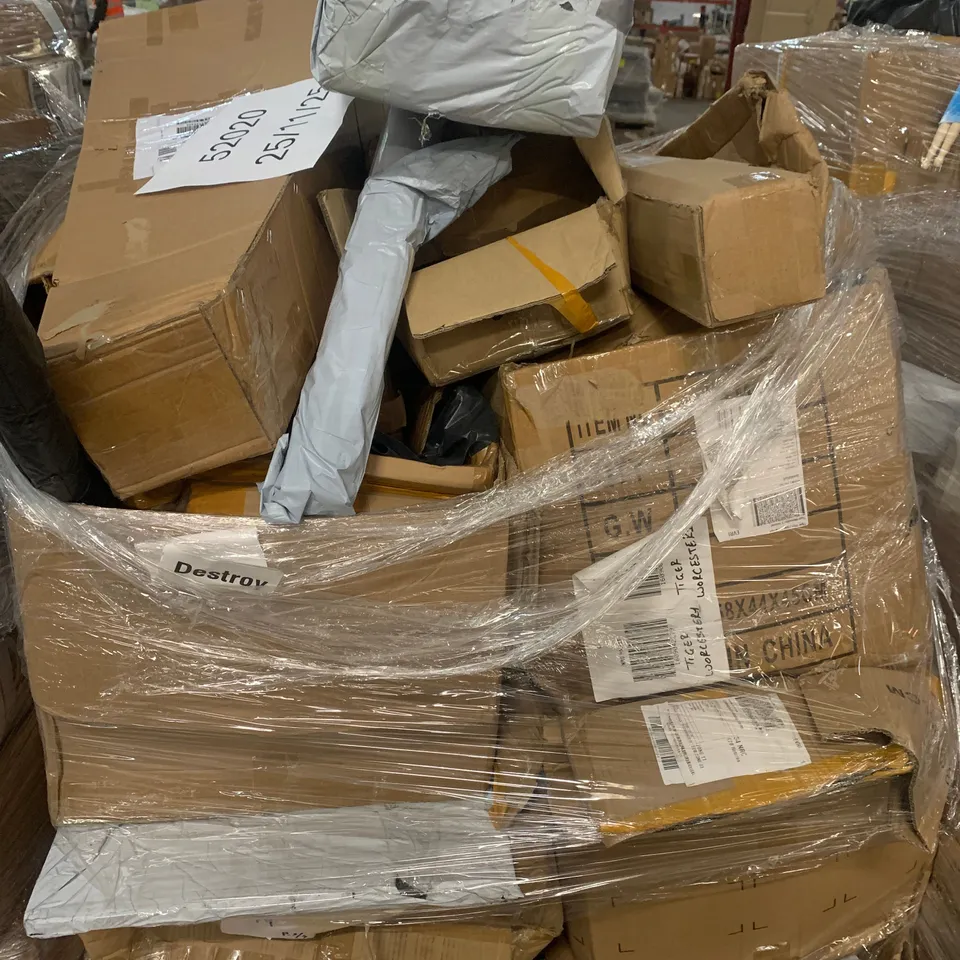 PALLET OF ASSORTED ITEMS TO INCLUDE WALLPAPER, BOXED FURNITURE AND KITCHEN APPLIANCES 