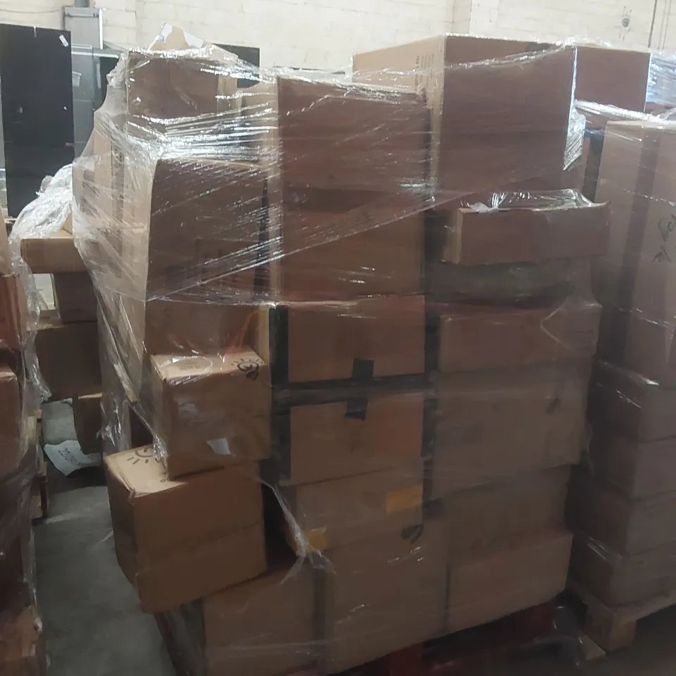 PALLET CONTAINING A VERY LARGE QUANTITY OF ASSORTED DESIGNER LIGHTING PRODUCTS