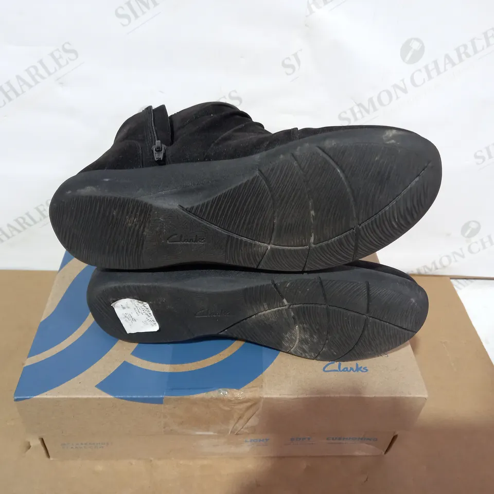 BOXED PAIR OF CLARKS - SIZE 6D