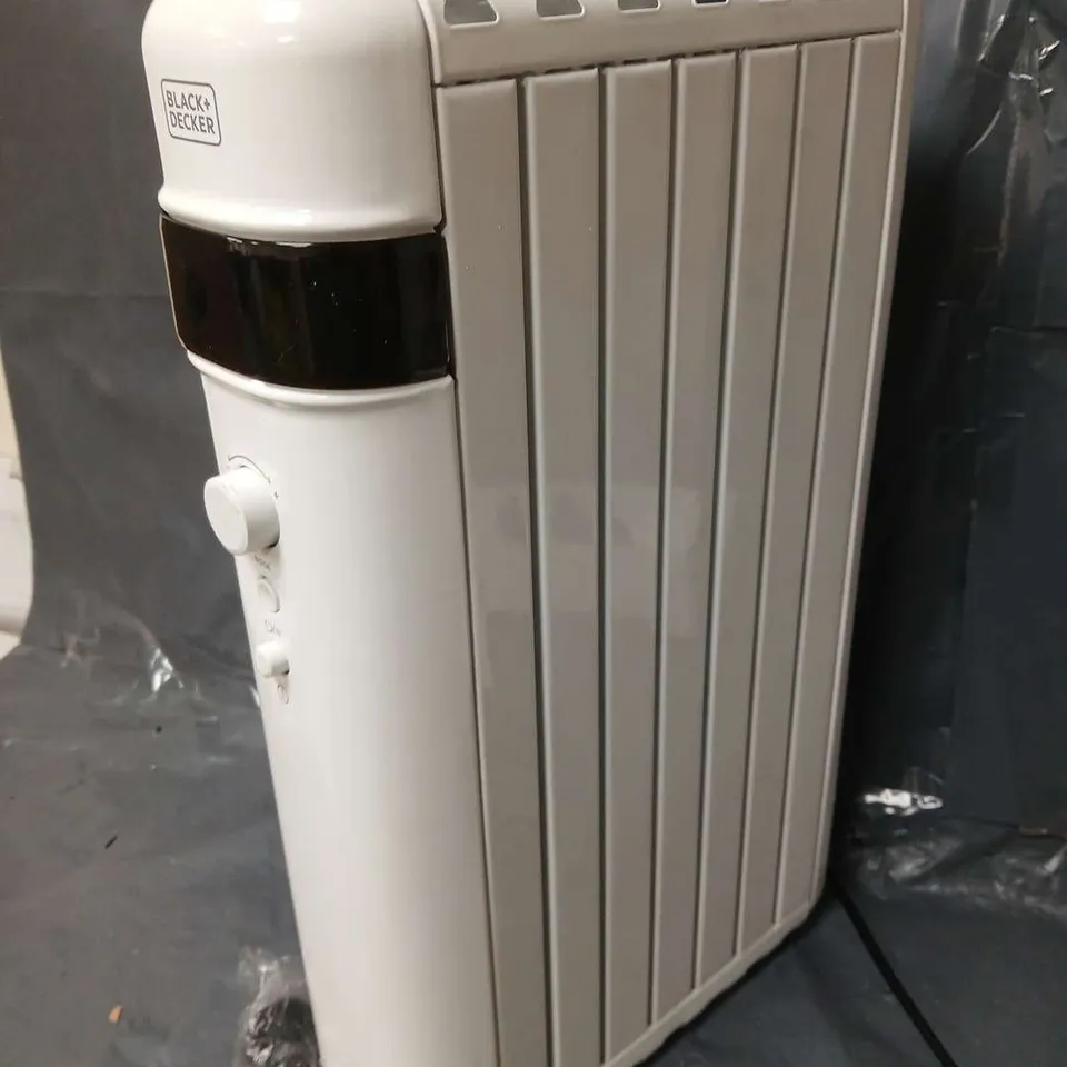 BOXED BLACK & DECKER SMART DIGITAL RADIATOR