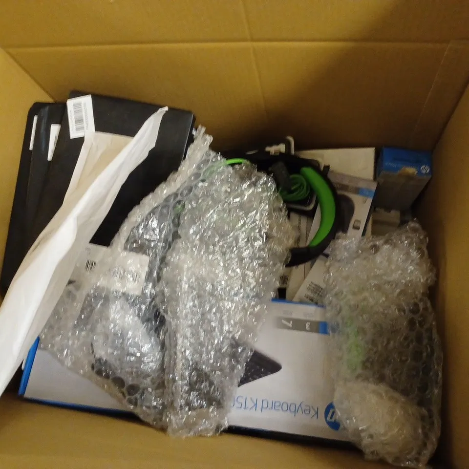 BOX OF APPROX 30 ASSORTED ITEMS TO INCLUDE - HOT WHEELS MONSTER TRUCK - GLASS SCREEN PRO SAMSUNG TAB ACTIVE TAB - HP 400 GAMING HEADSET ECT 