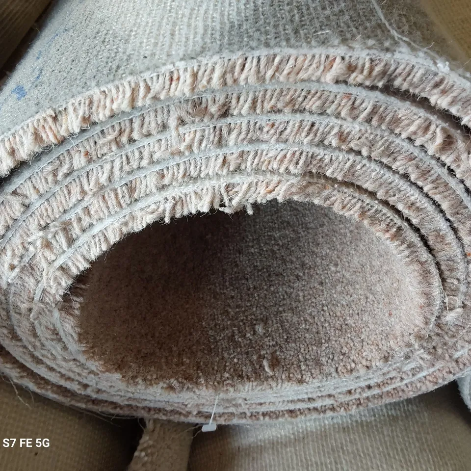 ROLL OF QUALITY CARPET APPROXIMATELY 