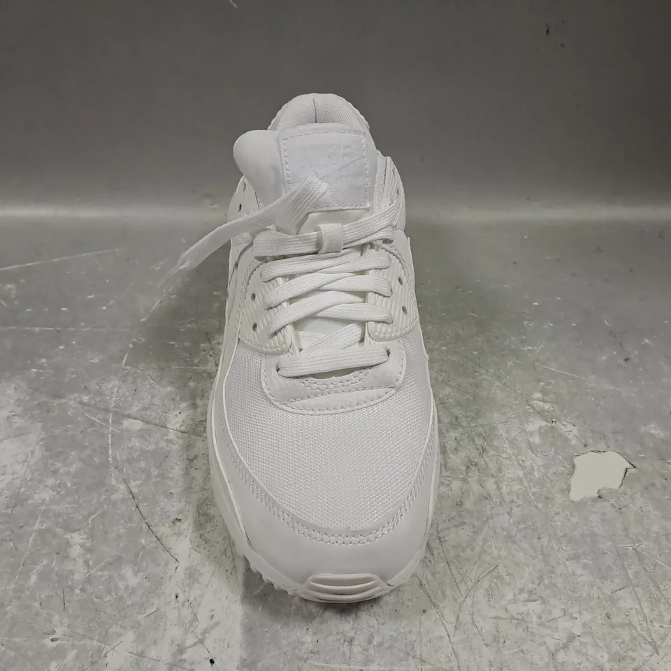 PAIR OF NIKE AIR MAX SHOES IN WHITE UK SIZE 6