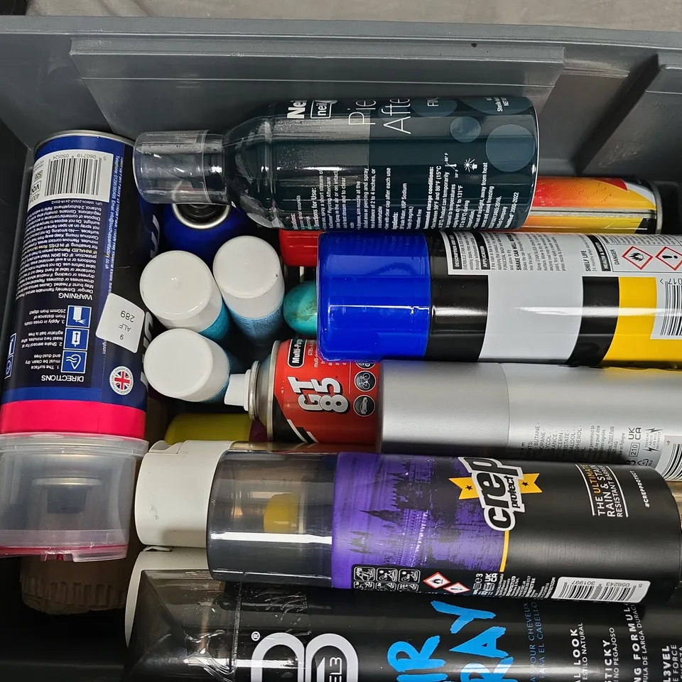 APPROXIMATELY 14 ASSORTED AEROSOLS TO INCLUDE GT 85 MULTIPURPOSE SPRAY, BOSS BOTLE SPRAY, LOREAL PARIS ELNTT EXTRA STRONG HOLD, ETC - COLLECTION ONLY
