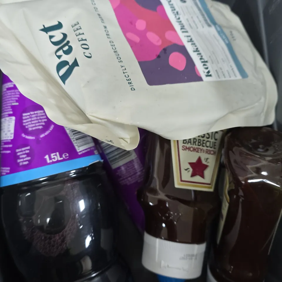 APPROXIMATELY 10 ASSORTED FOOD/DRINK PRODUCTS TO INCLUDE PACT COFFEE, WILD RICE, HEINZ BBQ SAUCE ETC 