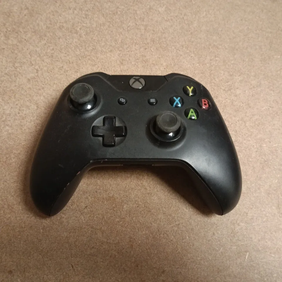 MICROSOFT XBOX ONE WIRELESS CONTROLLER IN BLACK MODEL 1537