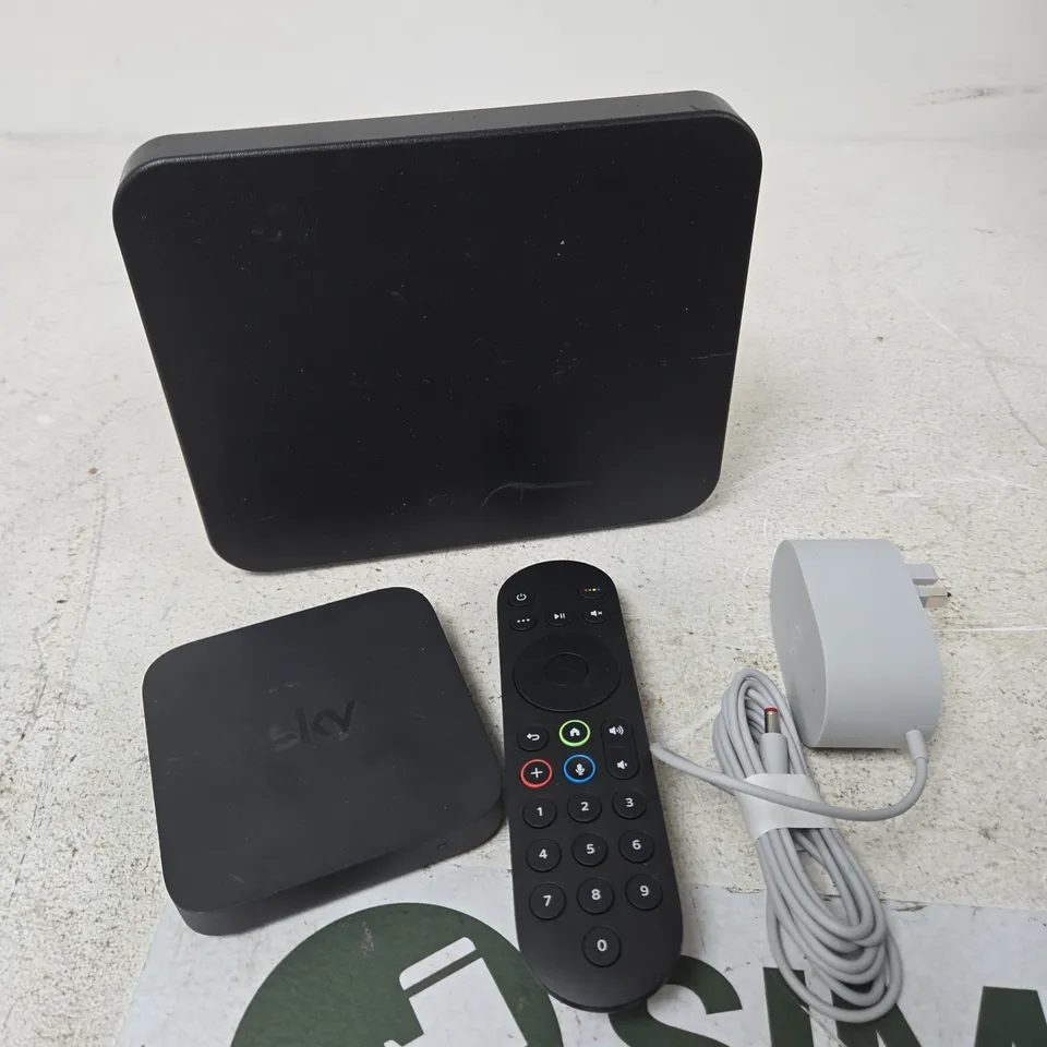 APPROXIMATELY 10 ASSORTED ELECTRICAL PRODUCTS TO INCLUDE ROUTERS, REPLACEMENT REMOTE, POWER SUPPLIES ETC 