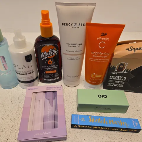 APPROX 12 ASSORTED BEAUTY PRODUCTS TO INCLUDE CLINIQUE CLARIFYING LOTION, PERCY&REED SHAMPOO, DR SQUATCH SCRUBBER, ETC 