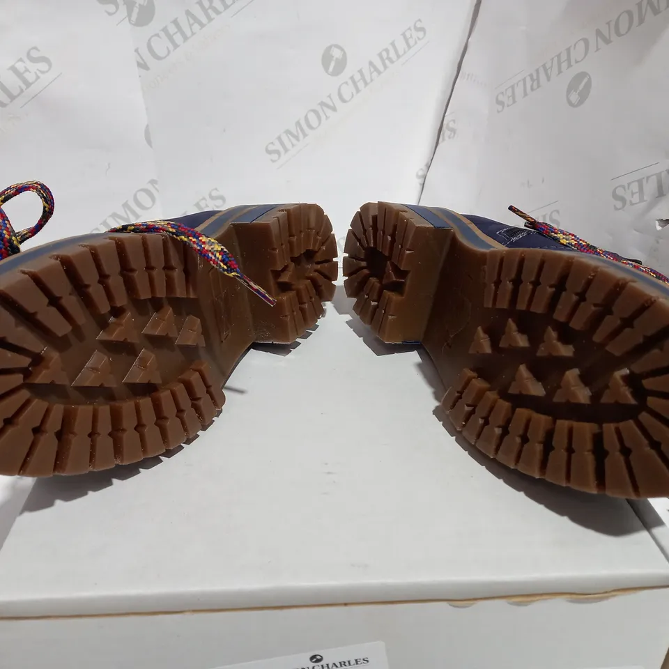 ADESSO NAVY HIKING BOOT - SIZE 4