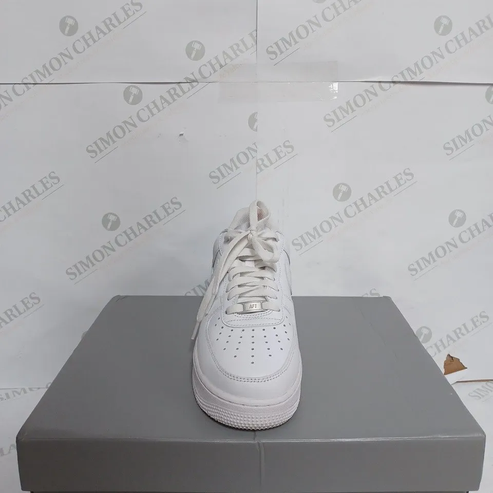 NIKE AIR FORCE 1 IN WHITE - UK 8