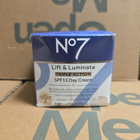 NO7 LIFT & LUMINATE TRIPLE ACTION SPF15 DAY CREAM (50ML)