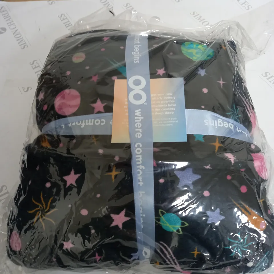 OODIE OVERSIZED WEARABLE BLANKET - SPACE THEME