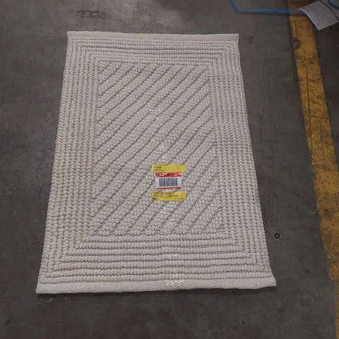 QUALITY NATURAL SOLID COLOR AREA RUG IN IVORY - 61 x 91cm