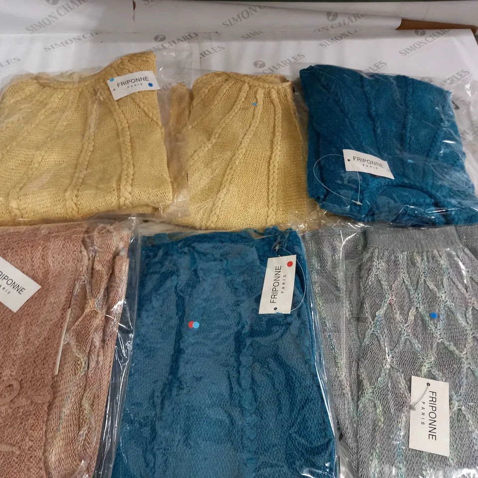LOT OF 6 ASSORTED KNITWEAR CLOTHING ITEMS - VARIOUS SIZES