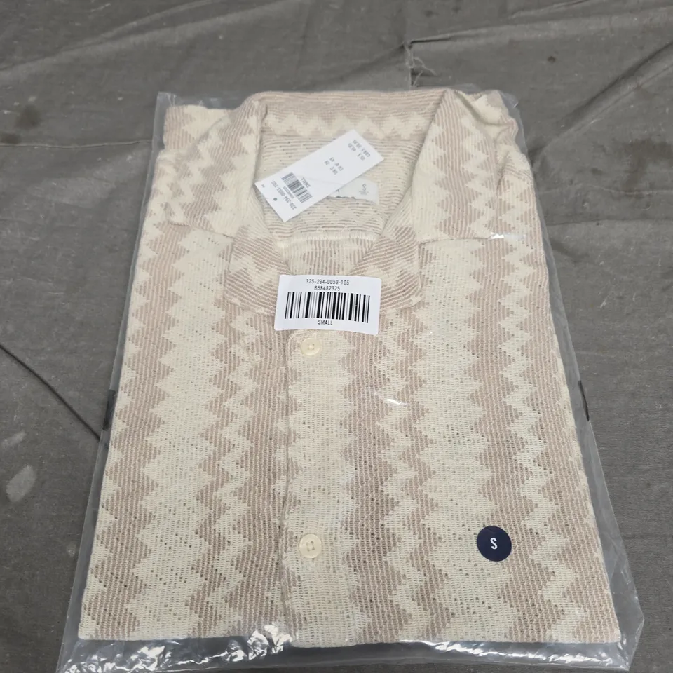 BAGGED HOLLISTER KNITTED SHIRT - SIZE SMALL