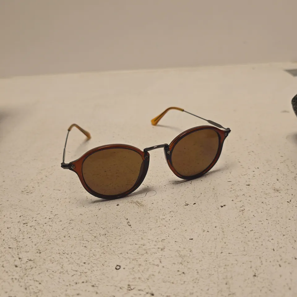 TOTE OF APPROXIMATELY 14 ASSORTED ITEMS TO INCLUDE: INLEFEN SUNGLASSES 
