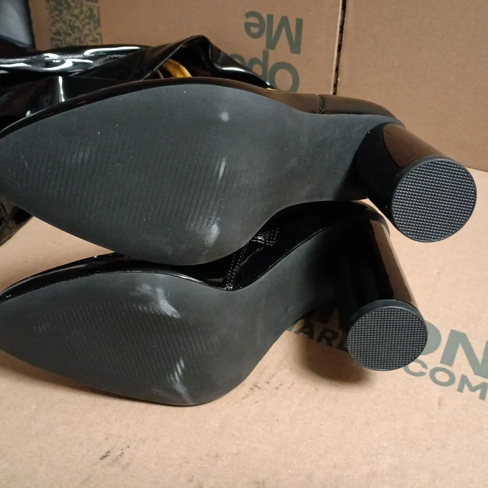 BOXED KOI ASTRID GOLD STAR AND MOON LONG BOOTS – UK 6