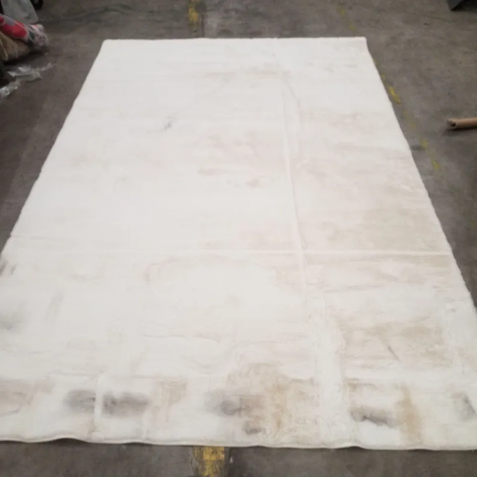 QUALITY DESIGNER AREA RUG - APPROXIMATELY  286X180CM