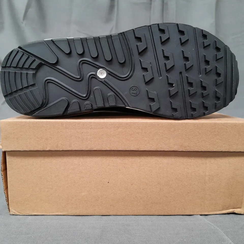 BOX OF APPROXIMATELY 10 BOXED PAIRS OF DESIGNER SHOES IN BLACK - VARIOUS SIZES