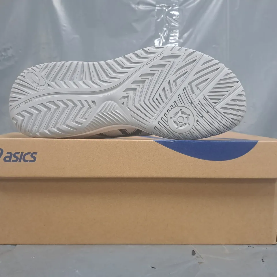 BOXED PAIR OF ASICS GEL-DEDICATE 8 WOMEN'S TRAINERS IN WHITE/SILVER SIZE UK 6