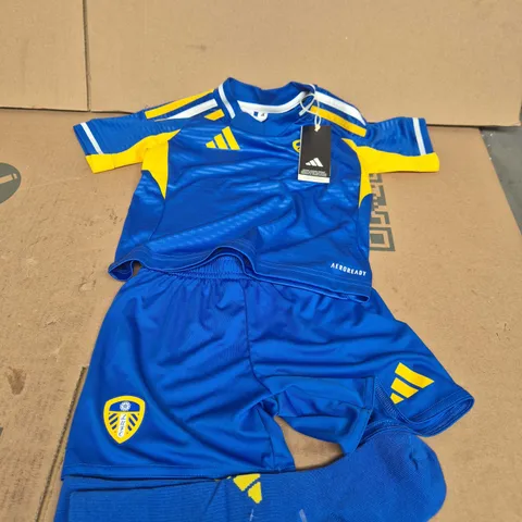 LEEDS UNITED KIDS FOOTBALL KIT – 2-3YRS