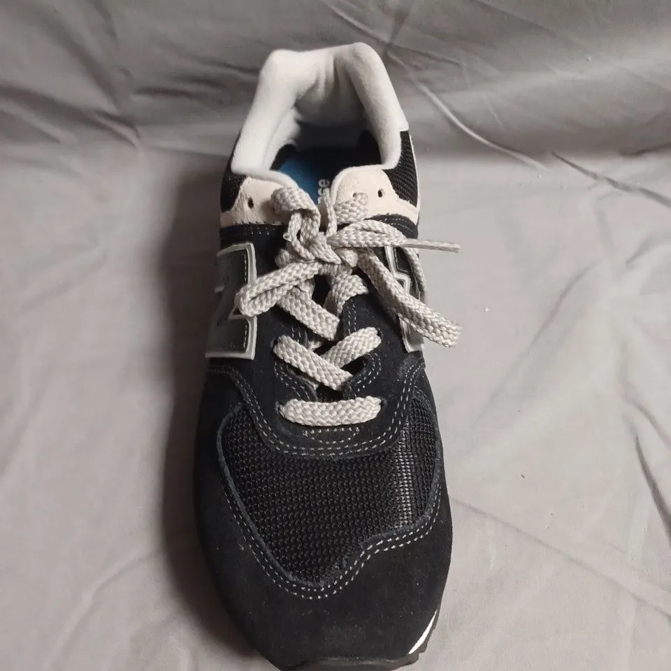 NEW BALANCE SNEAKERS – UK SIZE 4