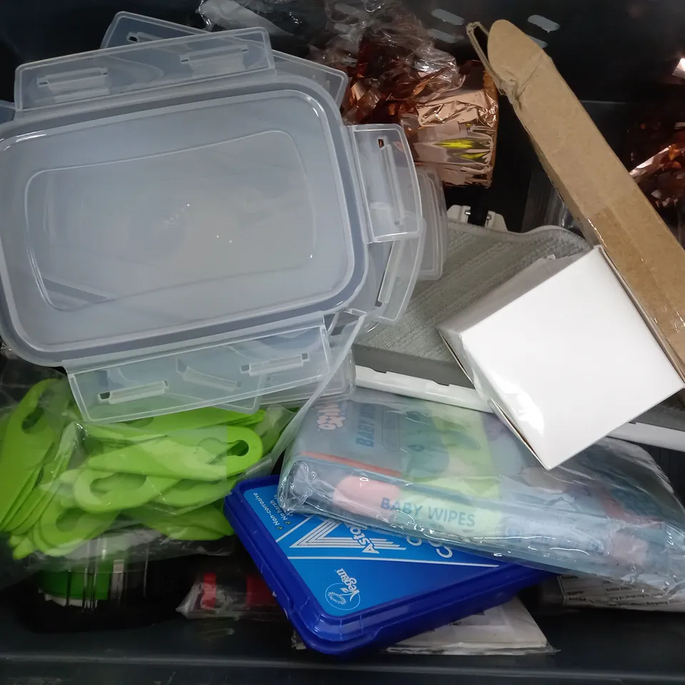 APPROXIMATELY 20 ASSORTED ITEMS TO INCLUDE MILTON STERILISING TABLETS, PAINT BRUSH SET, HOSE CLAMP SET, COLOUR CHANGING EGG TIMER, DISHWASHER TABLETS,