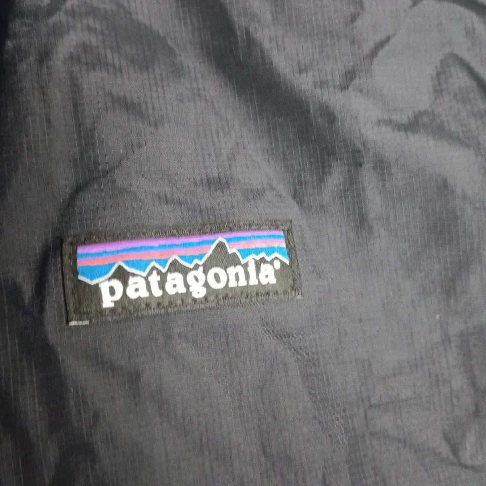 PATAGONIA LIGHTWEIGHT SHELL JACKET WITH HOOD – BLACK