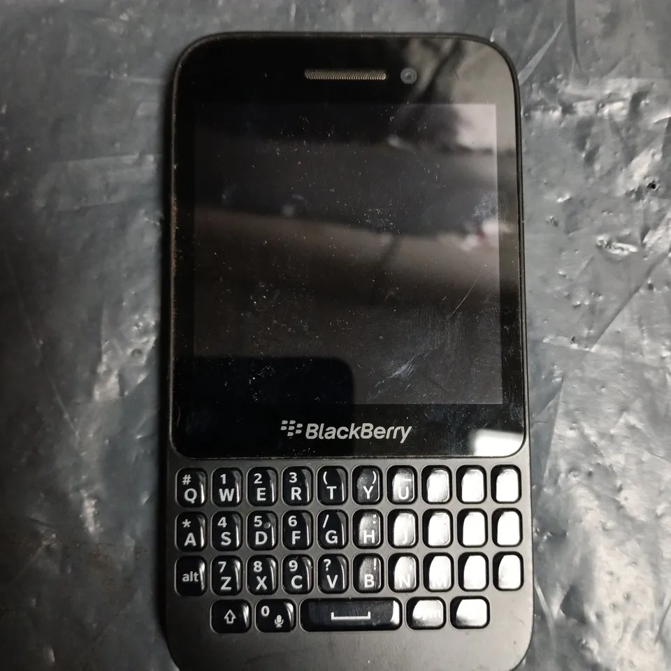 BLACKBERRY Q5 SMARTPHONE