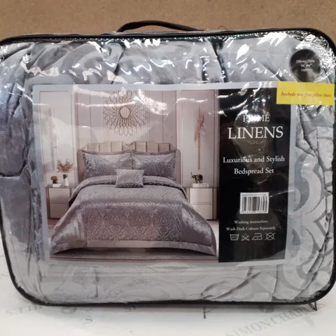 BOLLARA VELVET DAMASK BEDSPREAD WITH PILLOW SHAMS