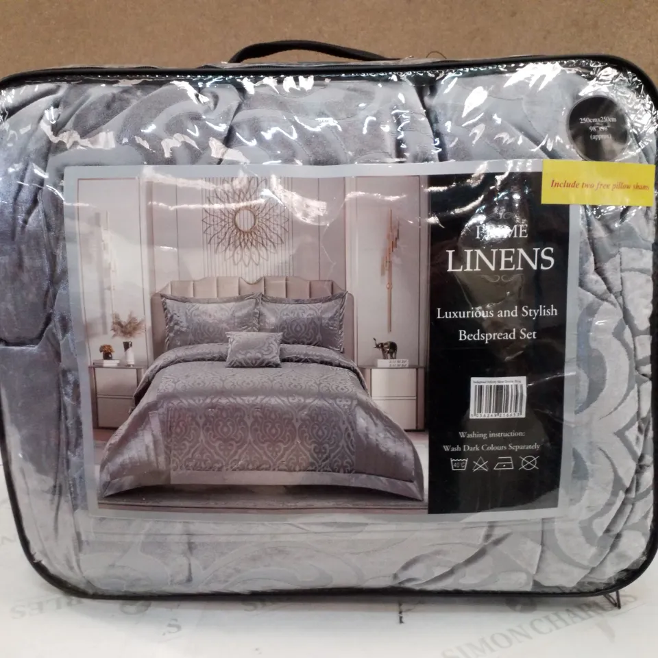 BOLLARA VELVET DAMASK BEDSPREAD WITH PILLOW SHAMS