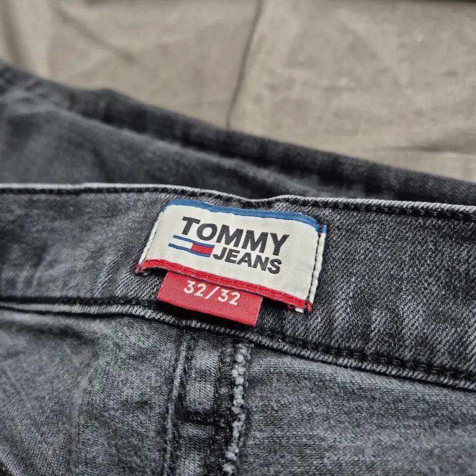 TOMMY JEANS SLIM SCANTON JEANS - MEN'S DARK DENIM, UK 32/32