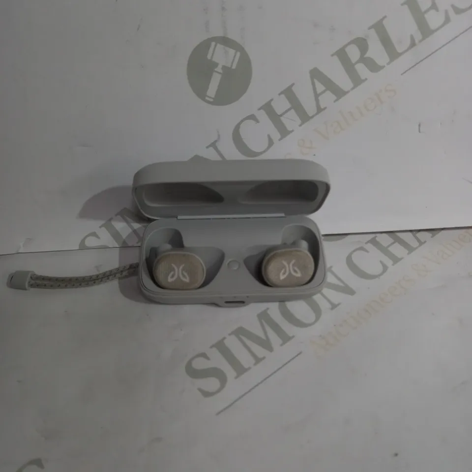 JAYBIRD WIRLESS EARPHONES IN GREY