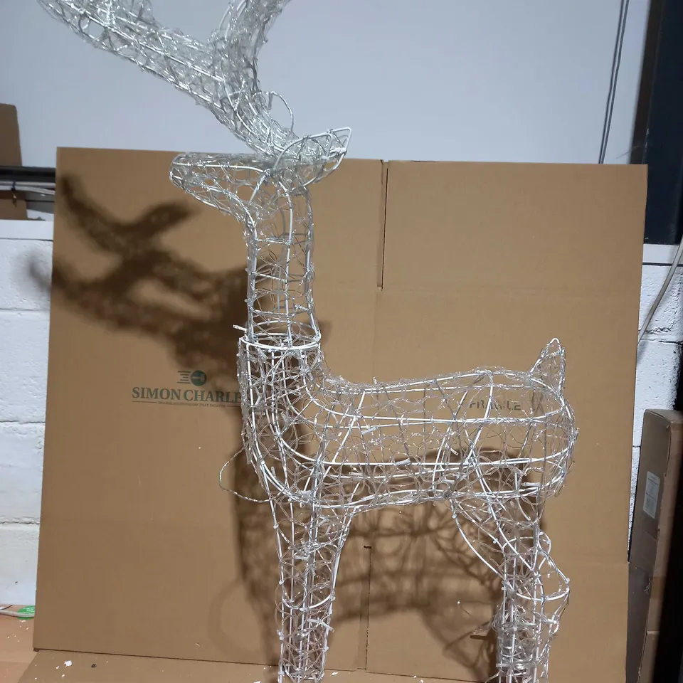 FESTIVE INDOOR/OUTDOOR PRE LIT REINDEER 