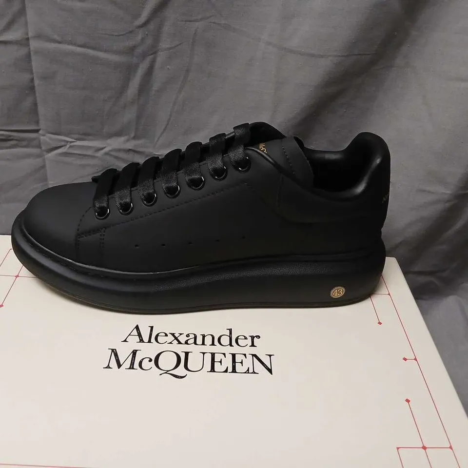 ALEXANDER MCQUEEN OVERSIZED SNEAKER – BLACK, UK 9 (EU 43)