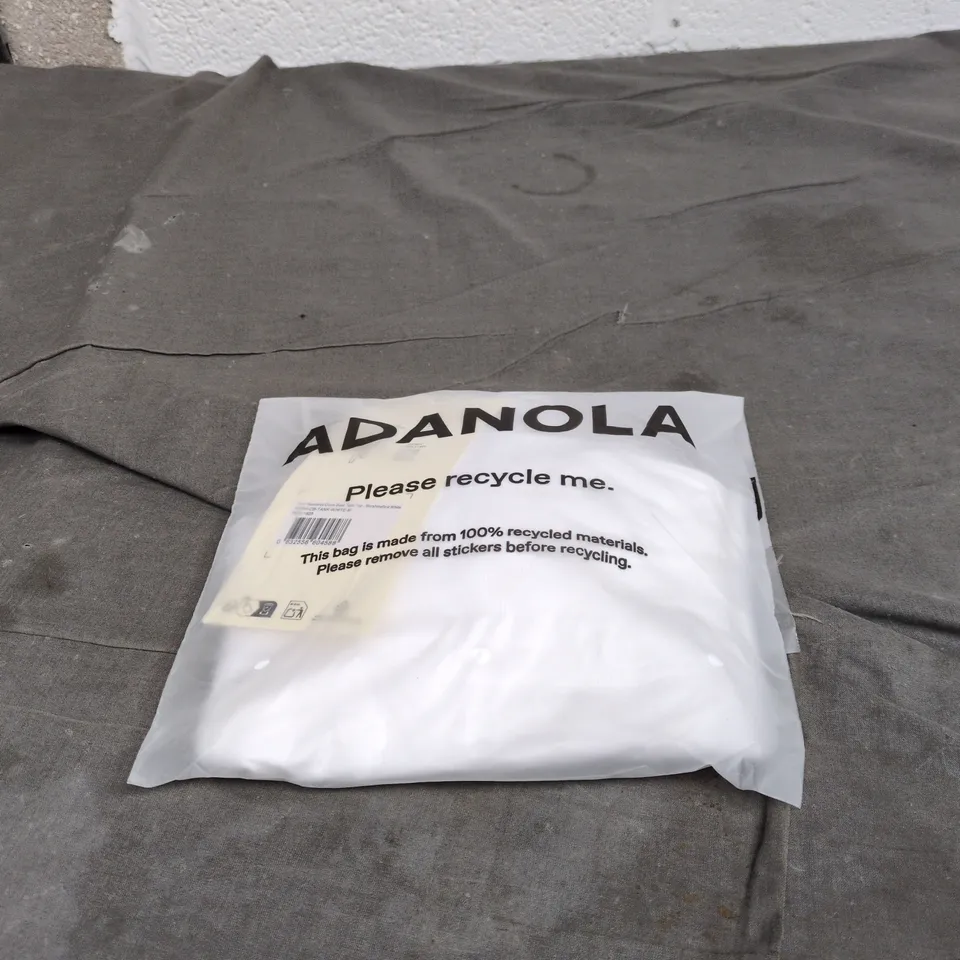 ADANOLA  SEAMLESS CROSS BACK TANK TOP MARSHMALLOW WHITE MEDIUM BAGGED