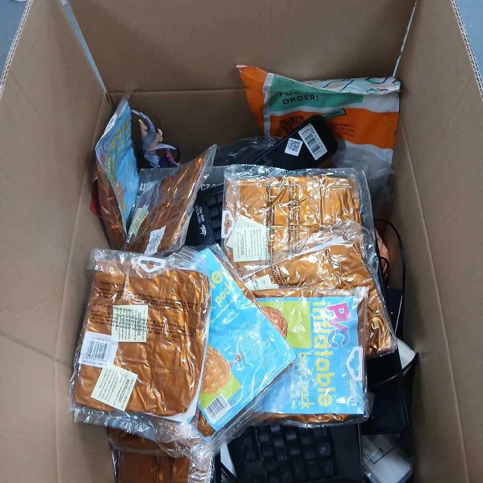 BOX OF APPROXIMATELY 40 ASSORTED ITEMS TO INCLUDE UNISEF CAR RADIO, NEMESIS KANE PRO KEYBOARD, VARIOUS PHONE CASES ETC