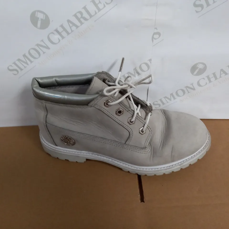 PAIR OF TIMBERLAND GREY BOOTS SIZE 7