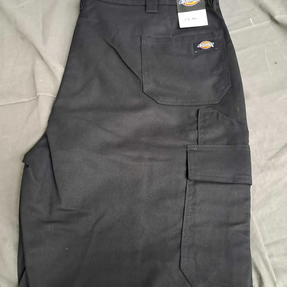 DICKIES CARGO SHORTS BLACK SIZE 40
