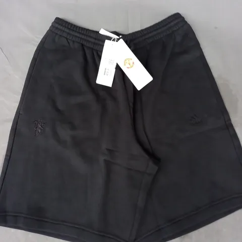 ADIDAS MANCHESTER UNITED SHORTS IN BLACK SIZE MEDIUM