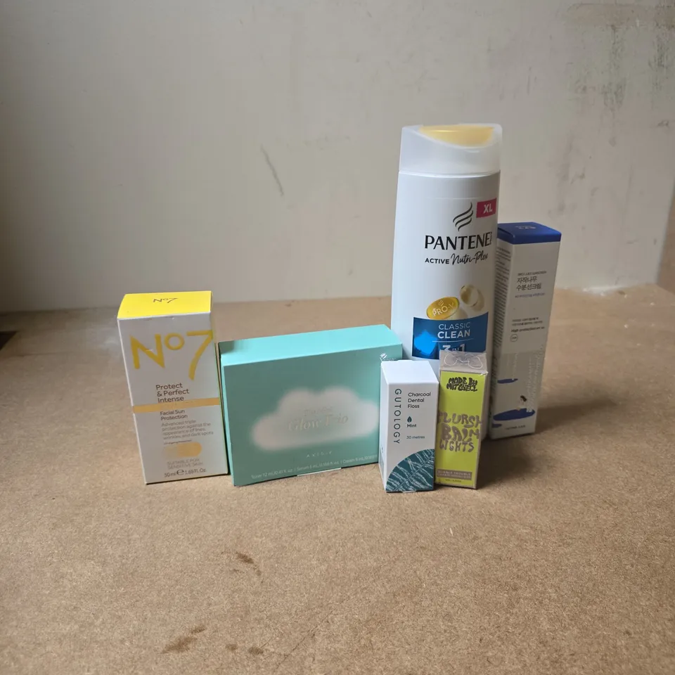 APPROXIMATELY 15 ASSORTED HEALTH & BEAUTY PRODUCTS TO INCLUDE N07 FACIAL SUN PROTECTION, PANTENE SHAMPOO & CONDITIONER, ROUND LAB SUNSCREEN, ETC - COLLECTION ONLY