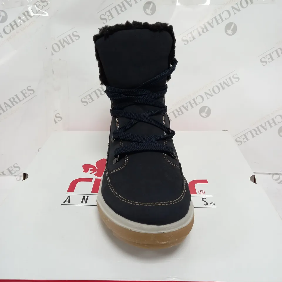 BOXED PAIR OF RIEKER WATER RESISTANT WARM HIKING BOOTS, NAVY - SIZE 8