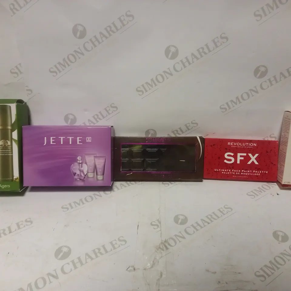 BOX OF APPROX 20 HEALTH AND BEAUTY ITEMS TO INCLUDE - ORIGINS SERUM + MOISTURIZER - REVPOLUTION SFX FACE PAINT - CLARINS ENERGIZING EMILSION ECT 