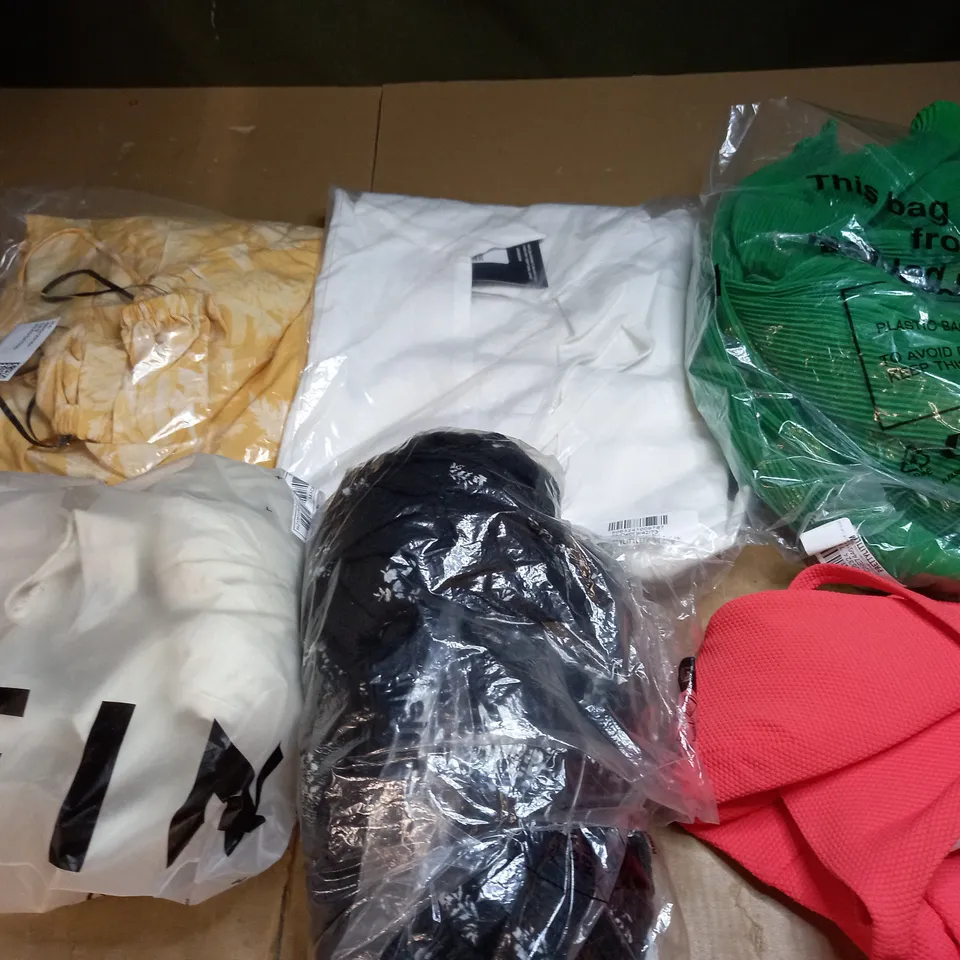 LARGE BOX OF ASSORTED CLOTHING ITEMS TOO INCLUDE TOPS , DRESSES AND PANTS ALL IN VARIOUS SIZES AND COLOURS 