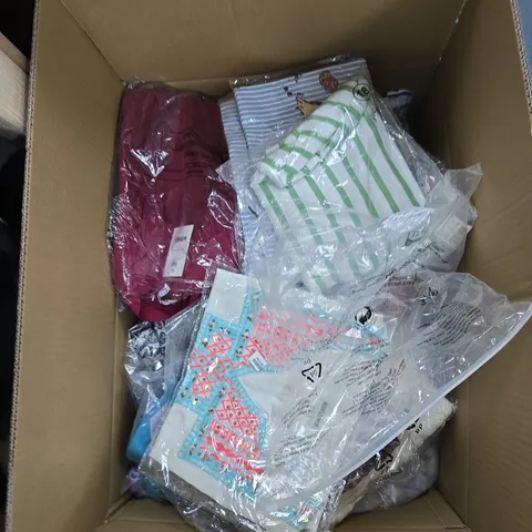 BOX OF APPROXIMATELY 20 ASSORTED CLOTHING ITEMS TO INCLUDE: LA MAREY JACKET