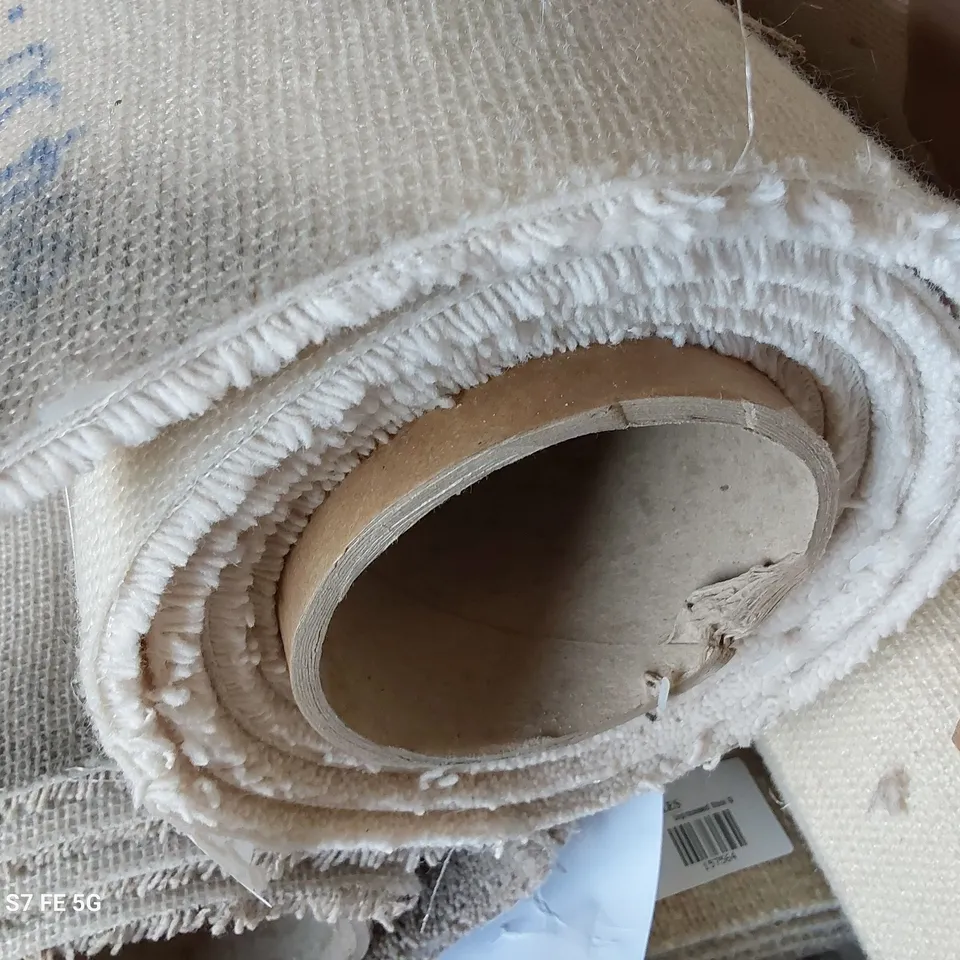 ROLL OF QUALITY DIMENSIONS 48 CARPET APPROXIMATELY 5M × 2.31M
